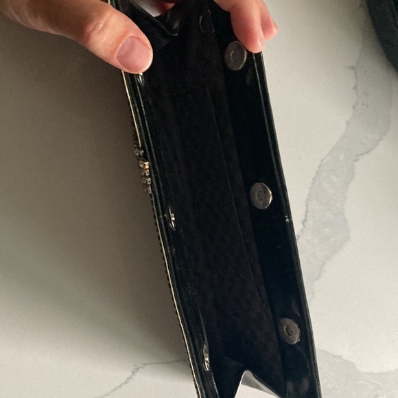 Clutch - Picture 3 of 3